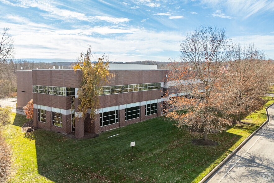 More Photos Of 4 Commerce Dr S, Harriman Manufacturing For Lease