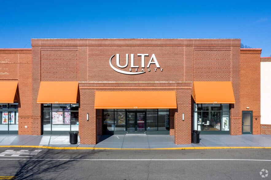 More Photos Of 282 S Sharon Amity Rd, Charlotte Unknown For Sale