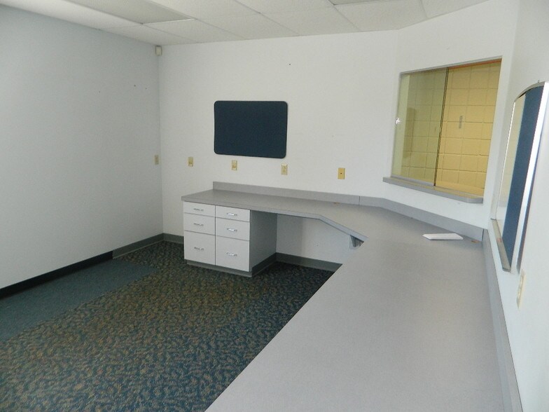 More Photos Of 941 Menoher Blvd, Johnstown Office For Sale