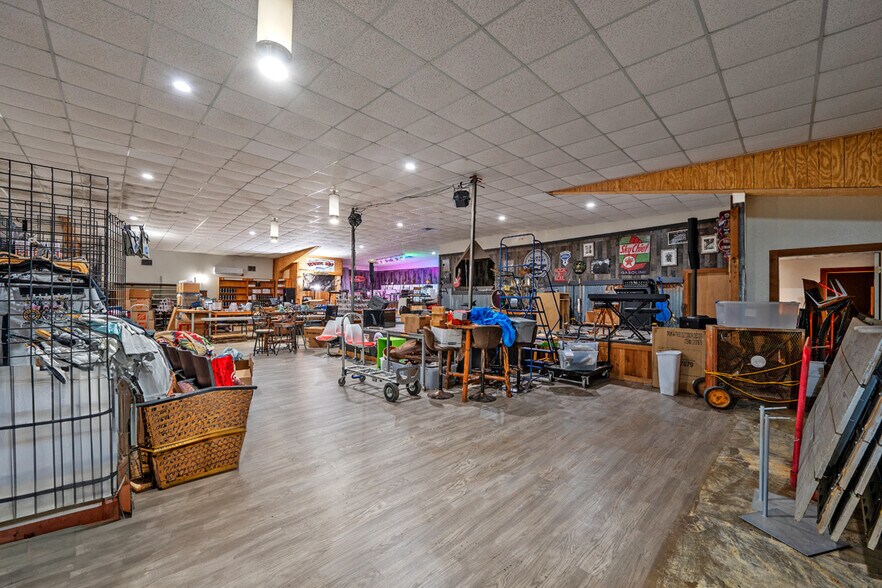 More Photos Of 31633 US-377 Hwy, Gordonville Light Distribution For Sale