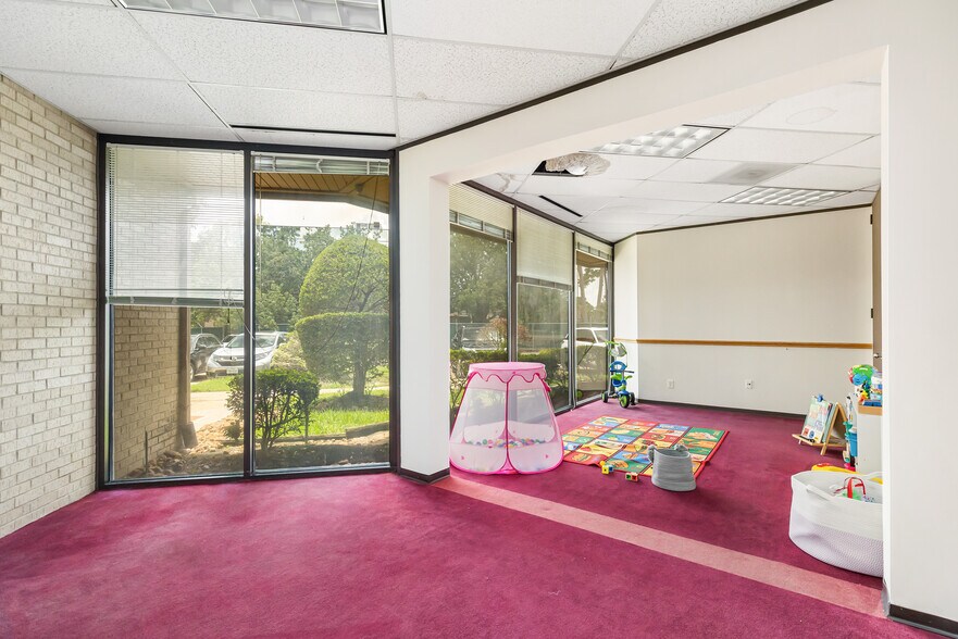 More Photos Of 14411 Cornerstone Village Dr, Houston Office For Sale