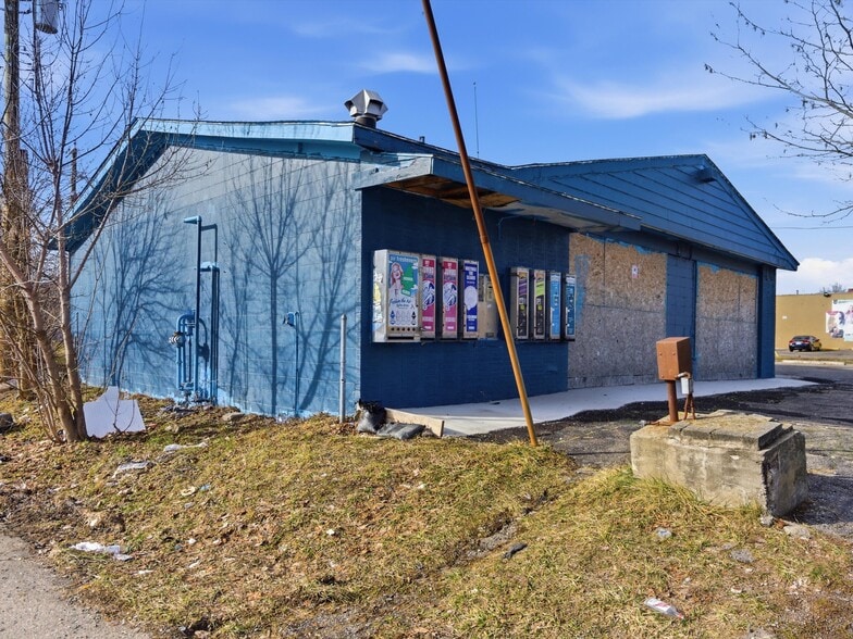 More Photos Of 684 Auburn Ave, Pontiac Auto Repair For Sale