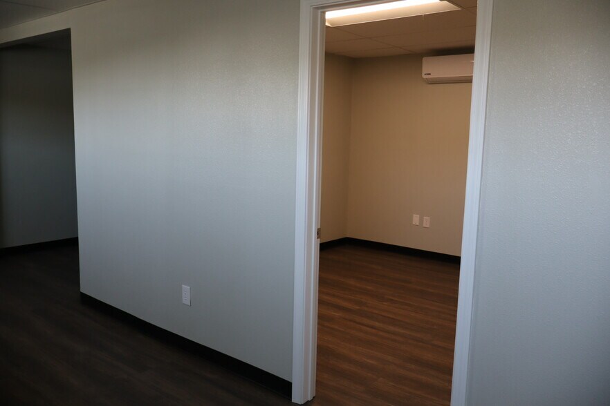 More Photos Of 6911 Doniphan Dr, El Paso Office For Lease