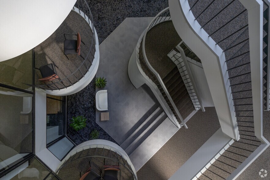 More Photos Of 140 Cypress Station Dr, Houston Office For Lease