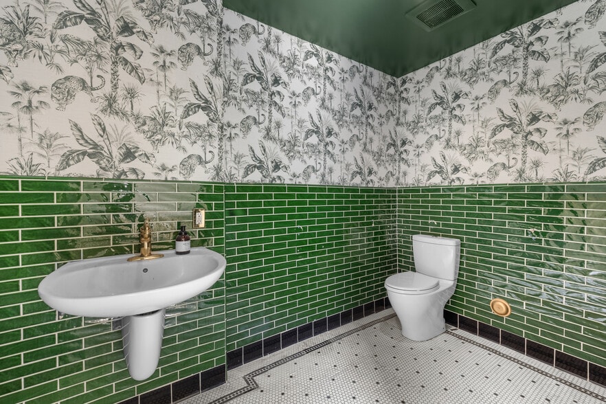 More Photos Of 310-315 S Robertson Blvd, Los Angeles Storefront For Lease