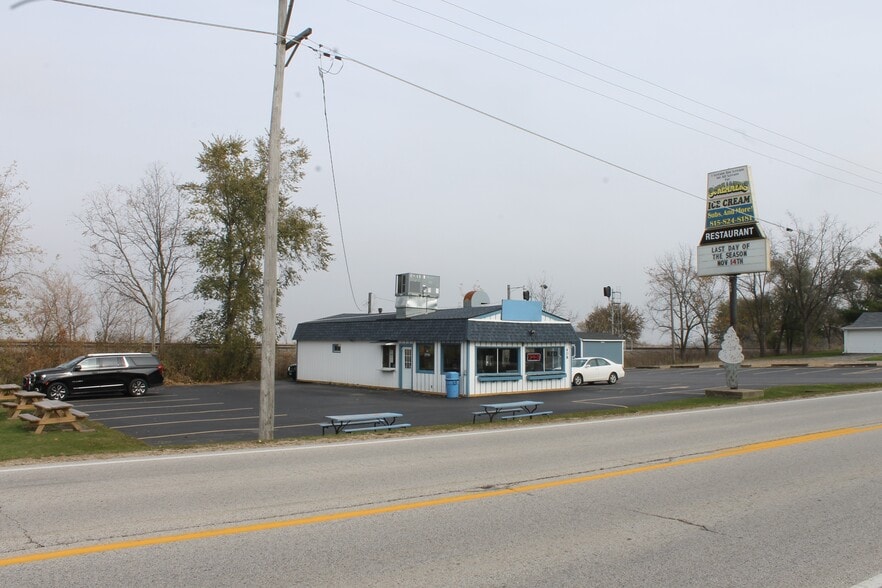 More Photos Of 408 E Comanche Ave, Shabbona General Retail For Sale