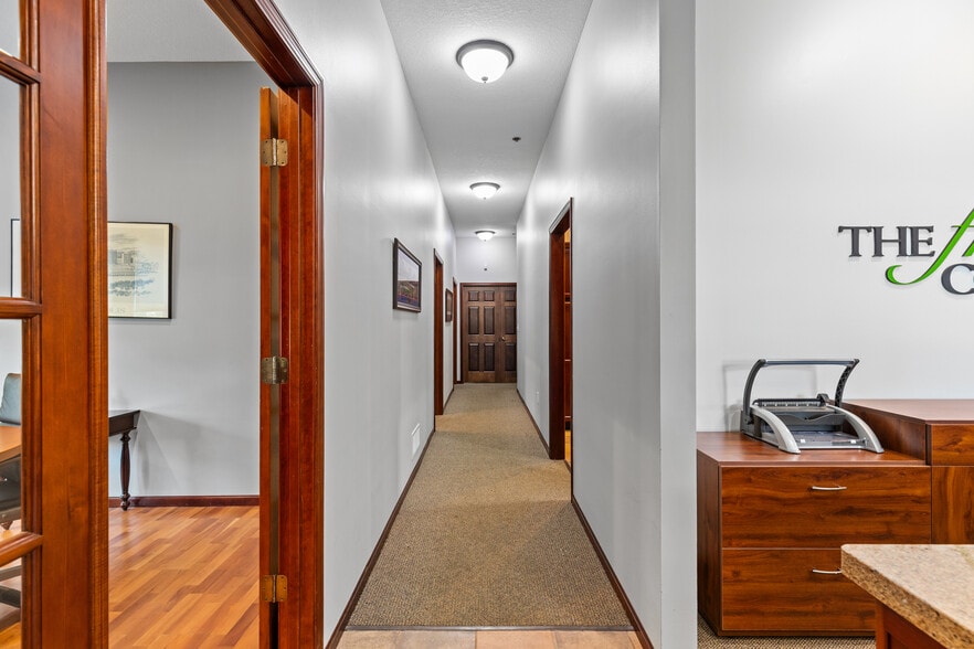 More Photos Of 9340 Hennepin Town Rd, Eden Prairie Office For Sale