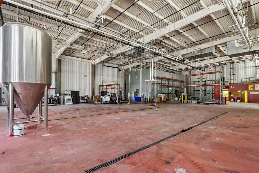 More Photos Of 903 Quarry Rd, Coralville Storefront For Sale
