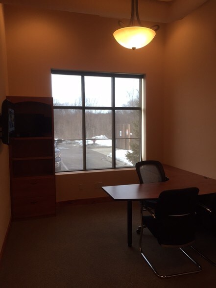 More Photos Of 8646 Eagle Creek Cir, Savage Office For Lease