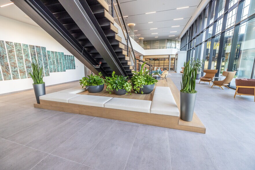 More Photos Of 820 Gessner Rd, Houston Office For Lease