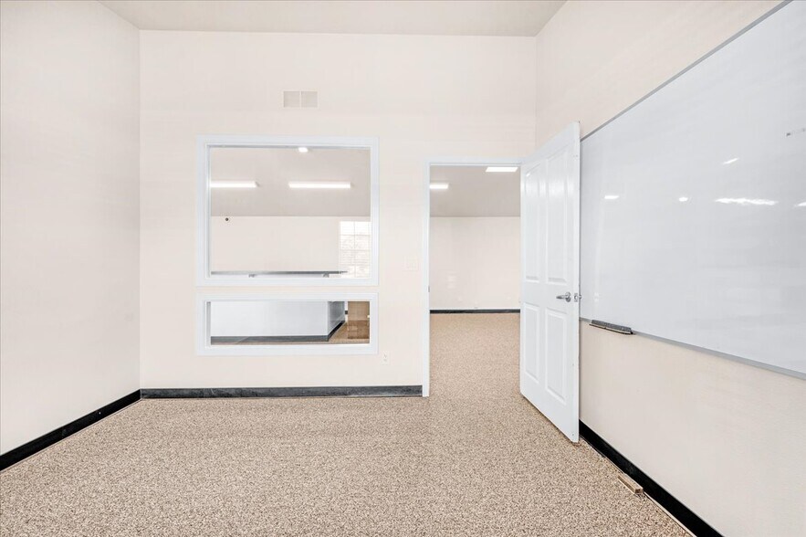 More Photos Of 324-330 Bullard Ave, Clovis Office For Sale