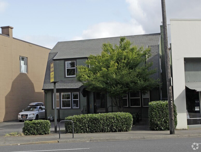 More Photos Of 3151 NE Sandy Blvd, Portland Office For Sale