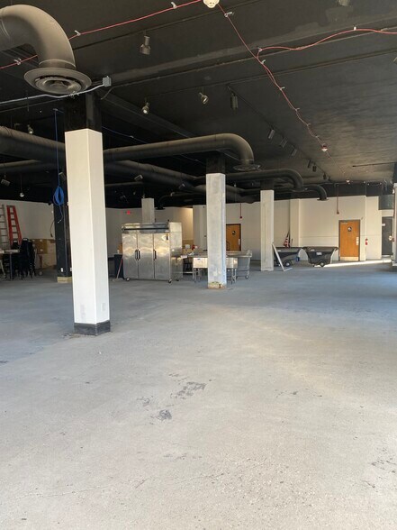 More Photos Of 319 N Wayne St, Piqua Loft Creative Space For Lease