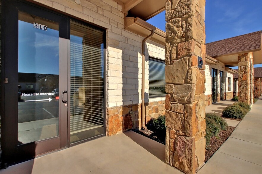 More Photos Of 2911 S A.W. Grimes Blvd, Pflugerville Office For Lease