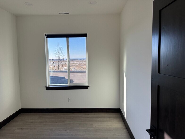 More Photos Of 3092 W Bellanca Ct, Hayden Industrial For Lease