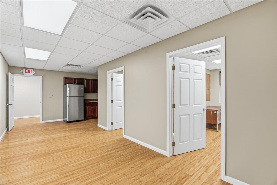 More Photos Of 106 Flow State Vis, Asheville Flex For Lease