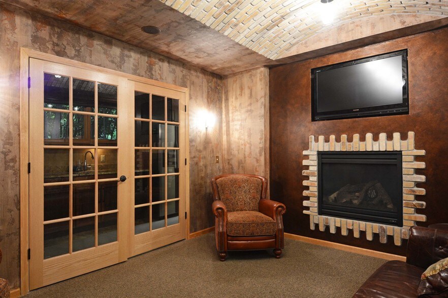 More Photos Of 3340 N Annapolis Ln, Plymouth Office For Lease