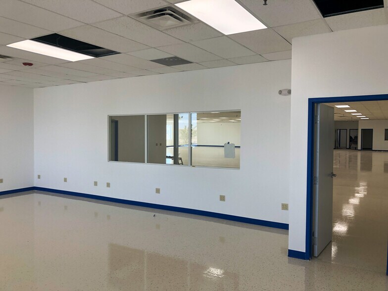More Photos Of 10365 Railroad Dr, El Paso Warehouse For Sale