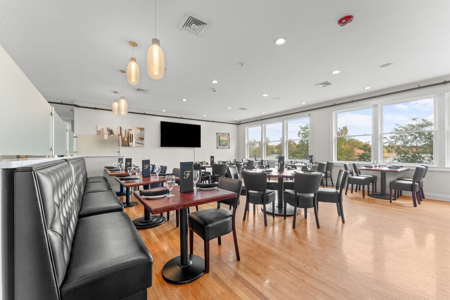 More Photos Of 119 Washington St, Plainville Restaurant For Lease