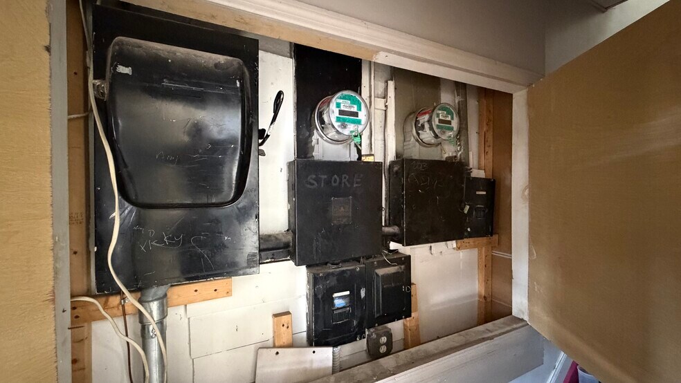 More Photos Of 112-21 Jamaica Ave, Richmond Hill Storefront Retail Office For Sale