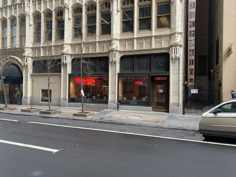 More Photos Of 100 N 17th St, Philadelphia Apartments For Lease