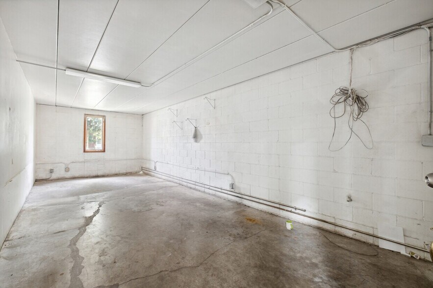 More Photos Of 3438-3446 Snelling Ave S, Minneapolis Distribution For Lease