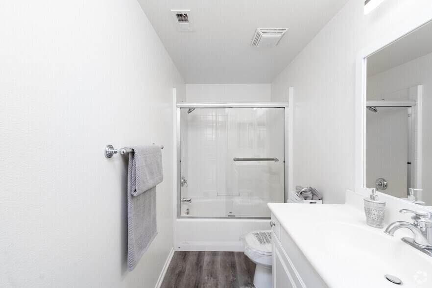 More Photos Of 633 W Route 66, Glendora Apartments For Sale