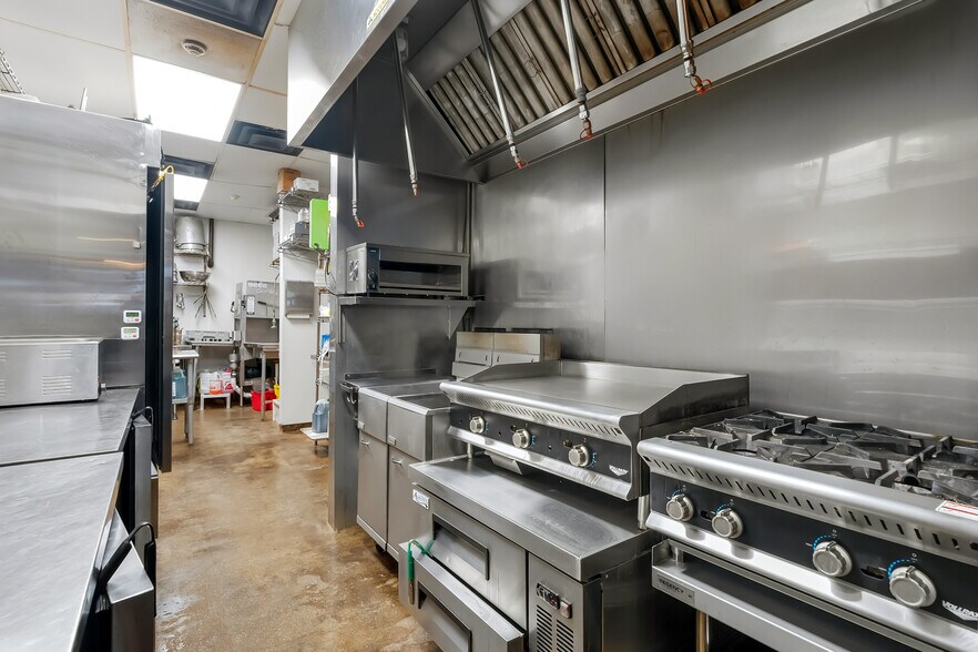 More Photos Of 117 E Allegan St, Otsego General Retail For Sale