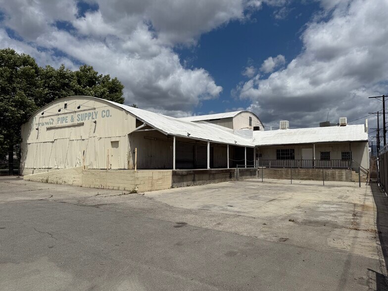 Primary Photo Of 7435 Deering Ave, Canoga Park Warehouse For Lease