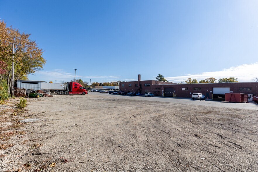 More Photos Of 929 Childs St, Wheaton Warehouse For Lease