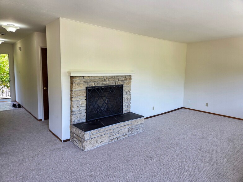 More Photos Of 1562 Sir Francis Drake Blvd, San Anselmo Multifamily For Sale