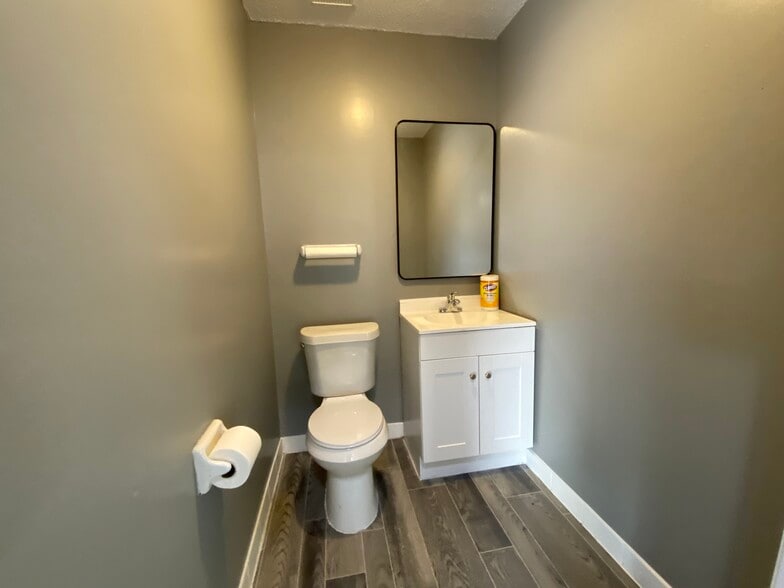 More Photos Of 2310 Dobbs Rd, Saint Augustine Warehouse For Lease