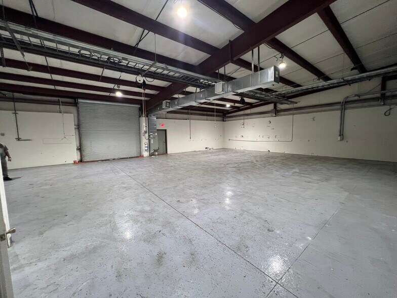 More Photos Of 1908-1910 NW 67th Pl, Gainesville Light Manufacturing For Sale