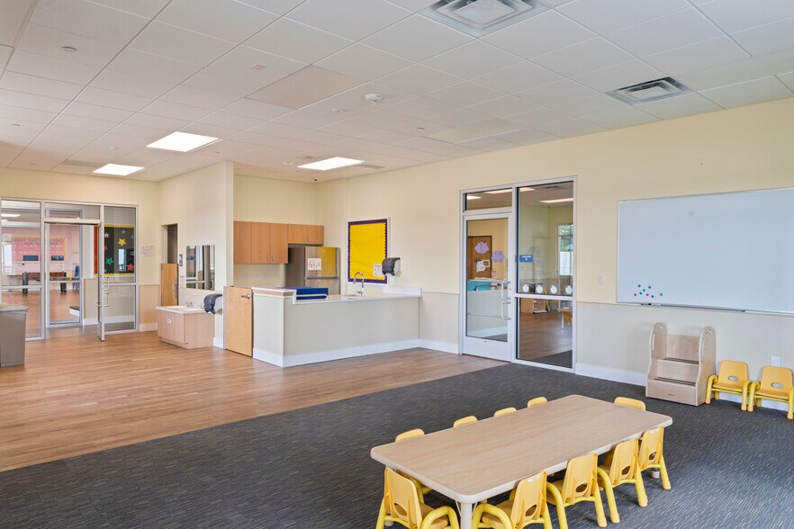 More Photos Of 42525 Tall Cedars Pkwy, Chantilly Schools For Lease