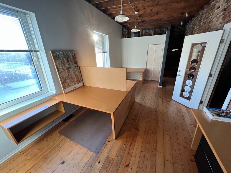 More Photos Of 1250 W Augusta Blvd, Chicago Showroom For Lease