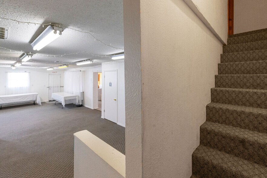 More Photos Of 58225 US-60, Fairland General Retail For Sale