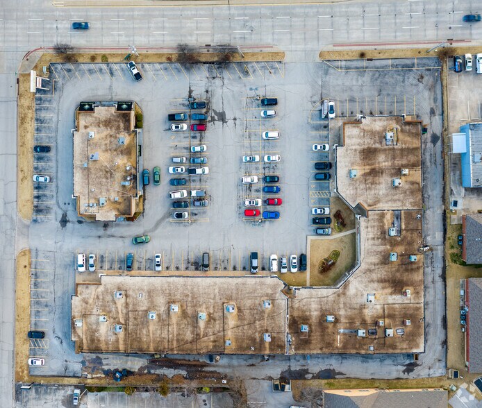 More Photos Of 6915-6971 E 71st St, Tulsa General Retail For Lease