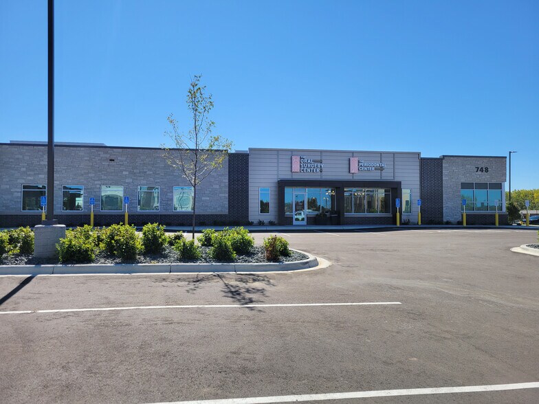 More Photos Of 748 Bielenberg, Woodbury Medical For Lease