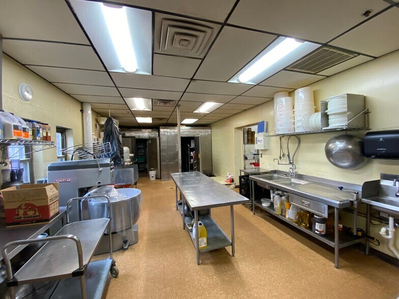 More Photos Of 2006 W Willow St, Lansing Restaurant For Sale