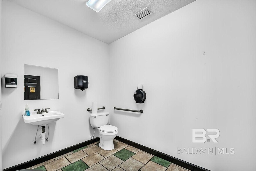 More Photos Of 20870 State Highway 59, Robertsdale Freestanding For Lease