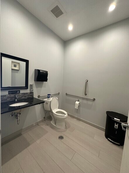 More Photos Of 1342 W Belmont Ave, Chicago Office Residential For Sale