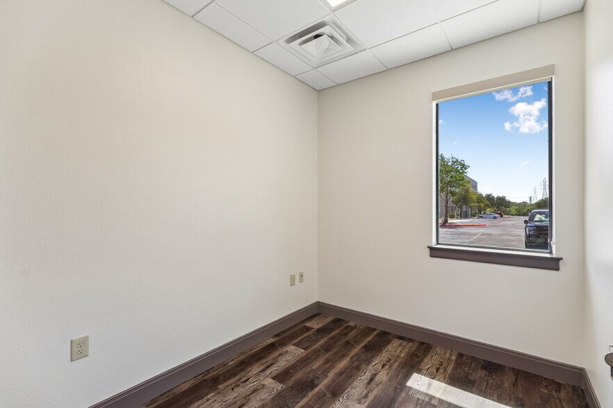 More Photos Of 4358 Lockhill Selma Rd, Shavano Park Medical For Lease