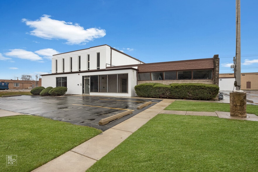 More Photos Of 223 Interstate Rd, Addison Light Manufacturing For Sale