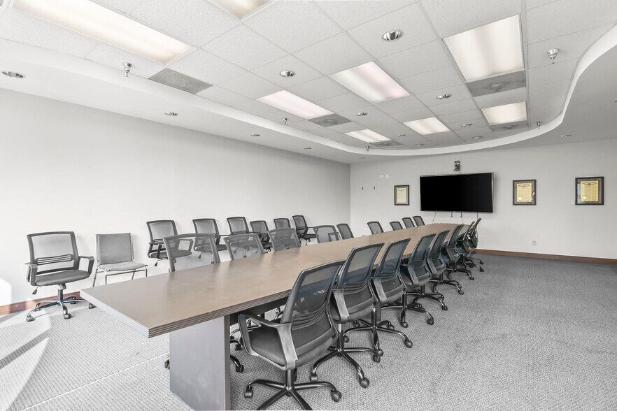 More Photos Of 206 S 6th St, Springfield Office For Sale