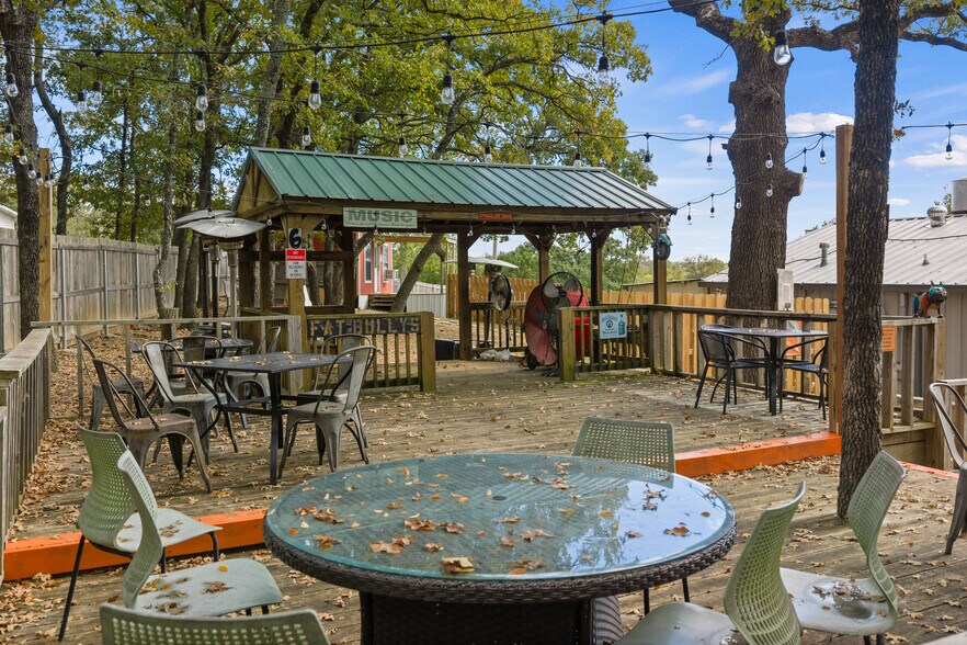 More Photos Of 3133 Chickasaw Trl, Sulphur Restaurant For Sale