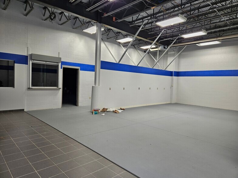 More Photos Of 4525 Sunset Blvd, Steubenville Storefront Retail Office For Lease