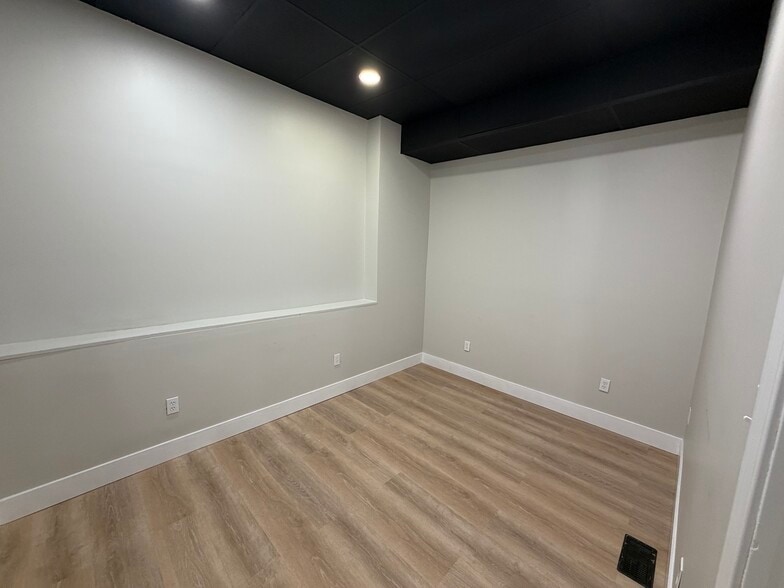 More Photos Of 29 N Elm St, Dayton Freestanding For Sale