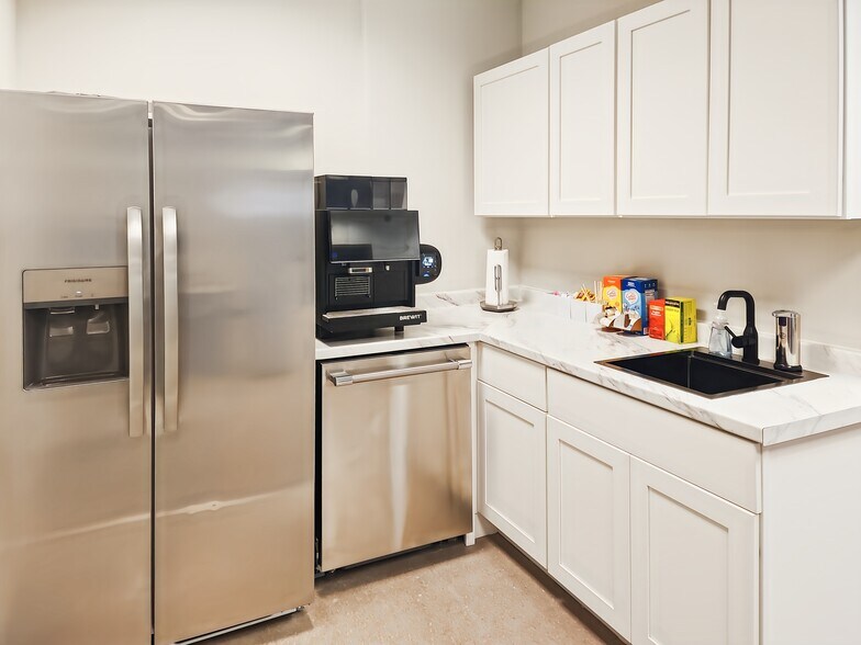 More Photos Of 2624 W Lake Lansing Rd, Lansing Coworking Space