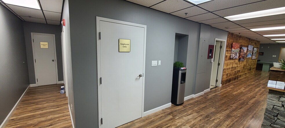More Photos Of 310 N 21st St, Purcellville Manufacturing For Lease