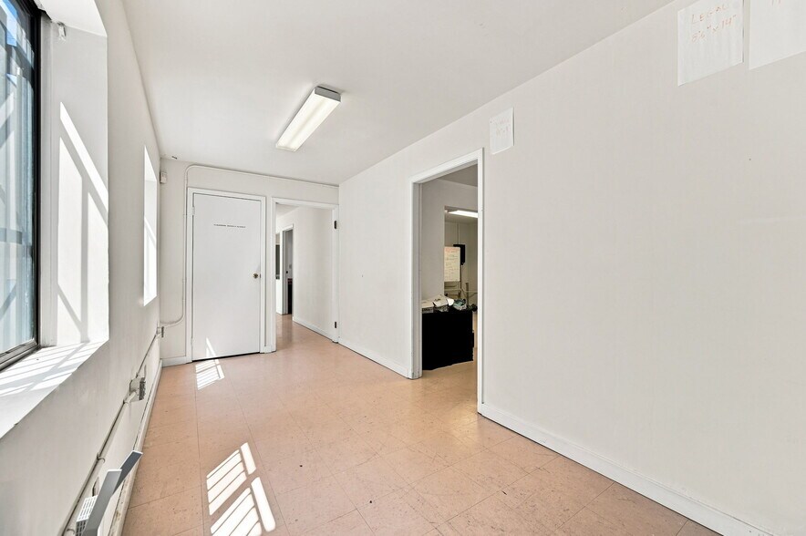 More Photos Of 2757 16th St, San Francisco Warehouse For Lease